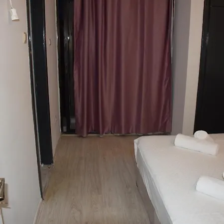 מלון Papillon Hotel 3*